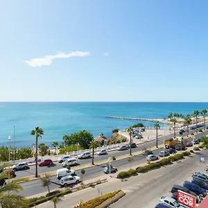 Spacious Beachfront Flat With Sea Views And Private Indoor Parking Apartamento
